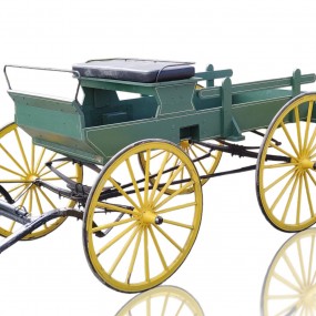 Voiture ''express wagon'' à cheval restaurée avec les couleurs de John Deere, calèche 