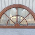 Châssis ceintré, fenêtre demi-lune (une vitre de craquée) - 5