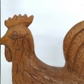 Poule sculptée d'un seul morceau de bois, sculpture art populaire signée W. Lessard, coq - 4