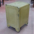 Petit coffre-fort en fonte sur roulettes - 6