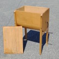Baratte à beurre ancienne, bois blond et poignée de métal authentique - 2