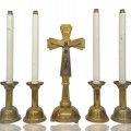 Set of 4 candlesticks and crucifix  - 1