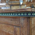 Armoire antique en pin, 10 caissons, clous forgés  - 5