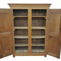 Armoire antique en pin, 8 caissons soulevés, clous forgés  - 3