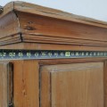 Armoire antique en pin, 8 caissons soulevés, clous forgés  - 5