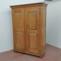 Armoire antique en pin, 8 caissons soulevés, clous forgés  - 8