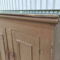 Armoire antique en pin, couleur d'origine et clous carrés  - 5