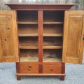 Armoire antique de style gothique, clous forgés  - 3
