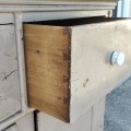 Armoire buffet en pin, clous carrés, telle que trouvée, base chantournée  - 3