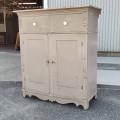 Armoire buffet en pin, clous carrés, telle que trouvée, base chantournée  - 8
