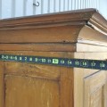 Armoire en pin décorée de 8 caissons  - 6