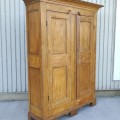 Armoire en pin décorée de 8 caissons  - 7