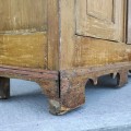 Armoire en pin décorée de 8 caissons  - 8