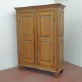 Armoire Québécoise antique en pin, 8 caissons soulevés - 8