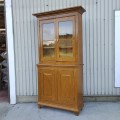 Armoire vaisselier vitré, portes inférieures à caissons soulevés, clous carrés  - 9