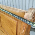Banc d’église en bois sculpté, caissons soulevés au niveau du dossier  - 3