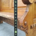 Banc d’église en bois sculpté, caissons soulevés au niveau du dossier  - 4