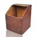 Belle petite boîte à bois, clous carrés et couleur d'origine  - 1