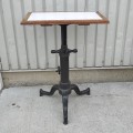 Belle petite table d'appoint ajustable avec base en fonte  - 6