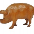 Belle sculpture art populaire en bois, cochon sculpté en bois  - 1