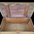 Coffre à couverture, assemblé à poteaux et clous carrés (couvercle remplacé dans le passé)  - 2