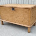 Coffre à couverture, assemblé à poteaux et clous carrés (couvercle remplacé dans le passé)  - 7