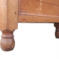 Coffre à couverture, pattes tournées, caissons et clous forgés  - 5