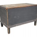 Antique pine blanket chest, original color and square nails assembly  - 1