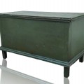Antique blanket chest, original color and square nails assembly - 1