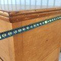 Coffre ancien en pin avec tiroir, moulure du bas manquante - 3
