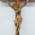 Crucifix avec corpus sculpté en bois  - 2