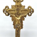 Gilded crucifix under glass dome, antique devotional piece - 4