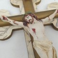 Crucifix mural avec corpus en plâtre  - 2