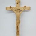 Crucifix naïf sculpté en bois, art populaire - 4