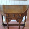 Carved oak corner console. - 2