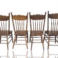 Ensemble de 4 chaises à dossiers pressés ''press-back'' - 4