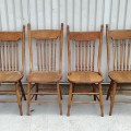 Ensemble de 4 chaises à dossiers pressés ''press-back'' - 4