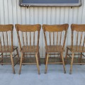 Ensemble de 4 chaises à dossiers pressés ''press-back'' - 4