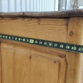 18th century Quebec 4 raised panels pine buffet, Wooden pegs assembly - 12