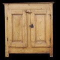18th century Quebec 4 raised panels pine buffet, Wooden pegs assembly - 3