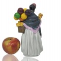 Figurine de porcelaine Royal Doulton, Biddy Pennyfarthing, statuette  - 2
