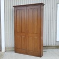 Grande armoire antique en pin, portes ornés de 4 caissons  - 8