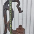 Grande pompe à eau en fonte  - 3