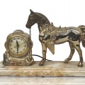 Horloge décorative avec ornement de cheval  - 1