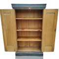 Jolie armoire antique en pin, portes à panneaux creux, recolorée dans le passé - 3