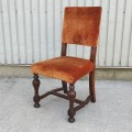 Jolie chaise rembourrée avec piétement à traverses - 4