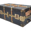 Very clean antique trunk  - 2