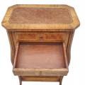 Jolie petite table avec marqueterie, piétement galbé - 2