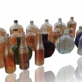 Lot d'anciennes bouteilles, verre carnaval, vaisselle - 1