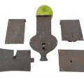 Lot de très vieilles serrures forgées, quincailleries anciennes  - 3